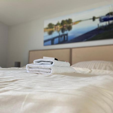 Zum Alten Faehrhaus - Bed & Breakfast Wrohm Экстерьер фото