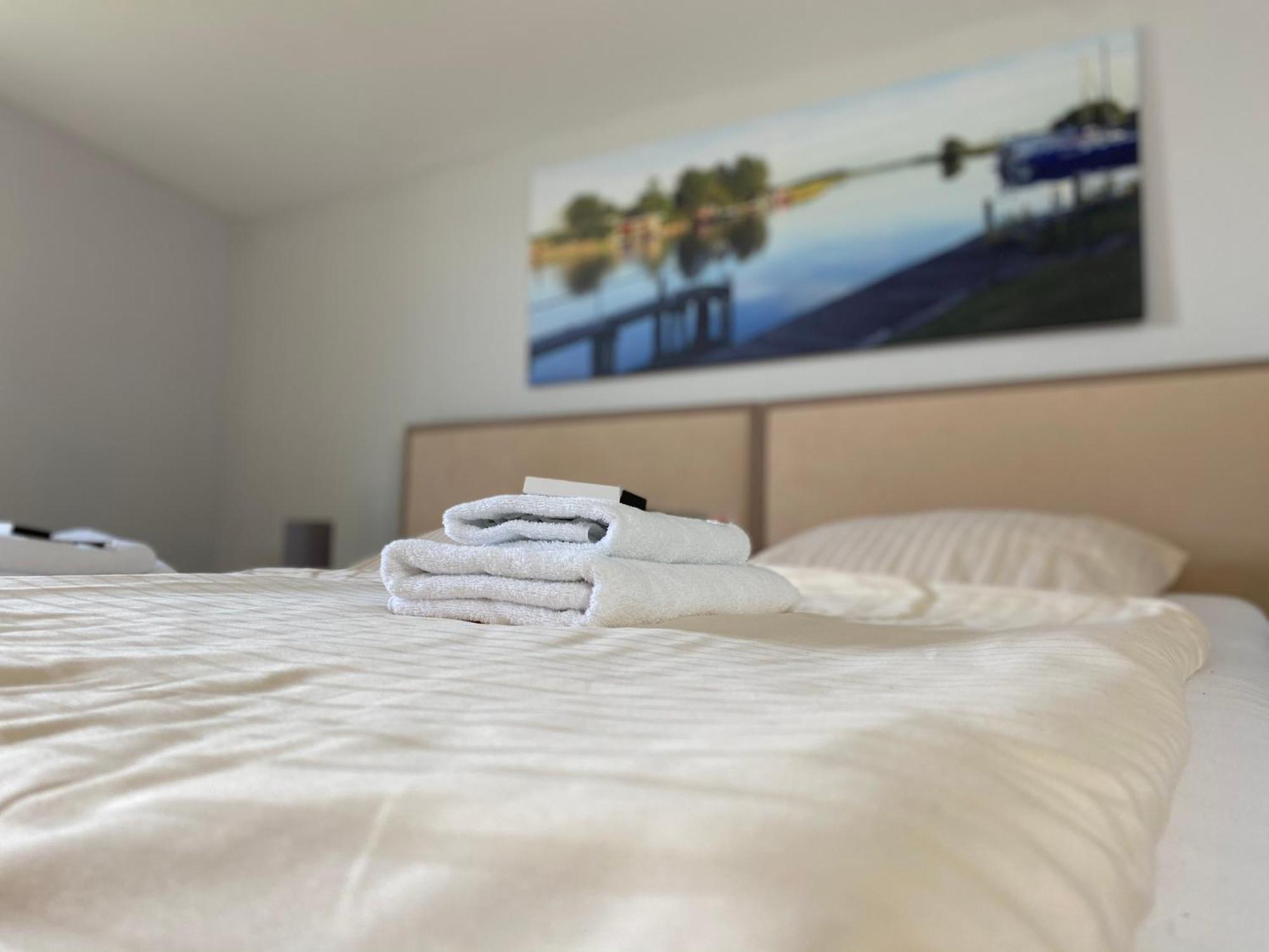 Zum Alten Faehrhaus - Bed & Breakfast Wrohm Экстерьер фото
